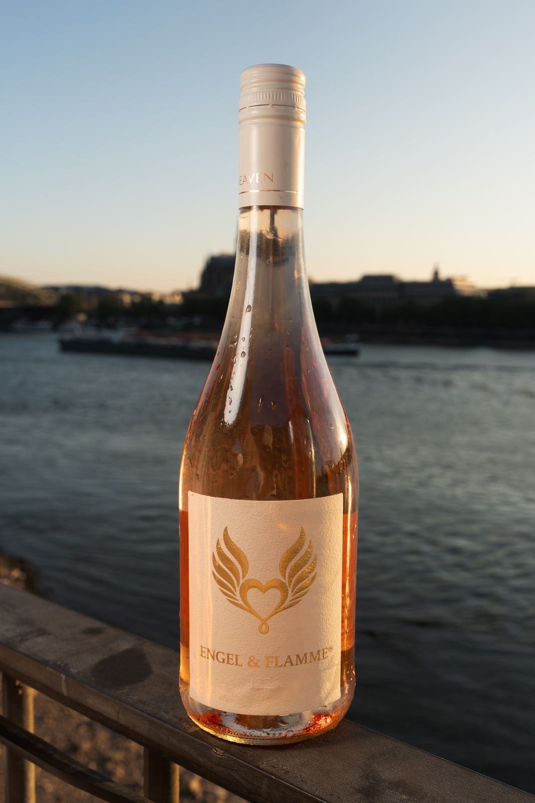 Sundowner-Spots am Rhein in Köln — Engel & Flamme